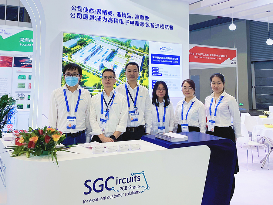 E12A44E401FF0.jpg E12A44E401FF0.jpg